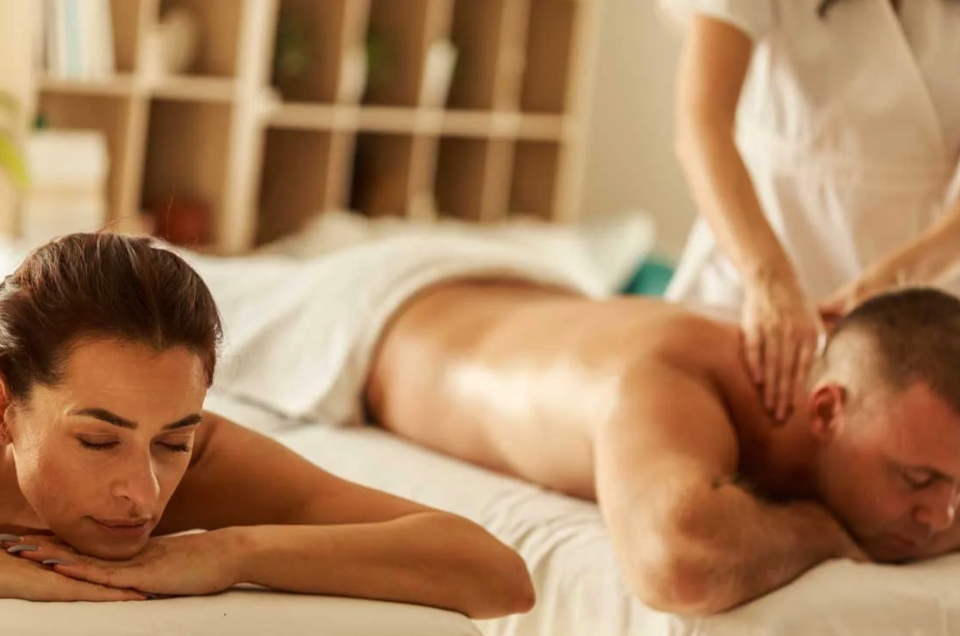 COUPLES MASSAGE